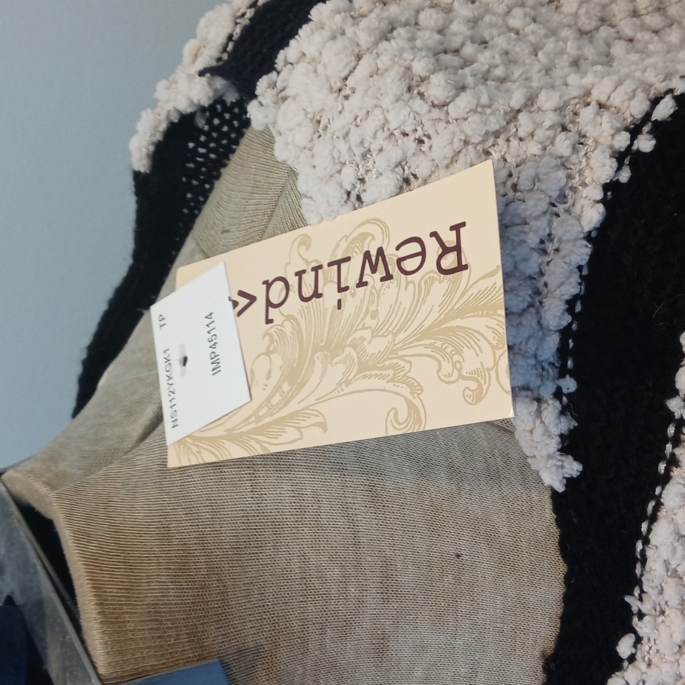 Fleece sweater large nwt size large cream and black color - Picture 4 of 5